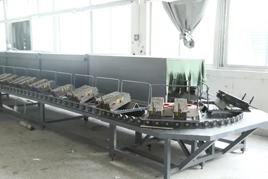 Low Pressure Conveyor Type PU Pouring Machine for Sole/Shoe/Sandal/Slipper (Finding Agent)